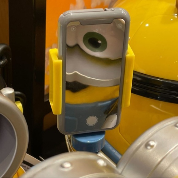 Universal Studios Minion Selfie Bob & Tim Collectible Popcorn Bucket NWT - Picture 3 of 8